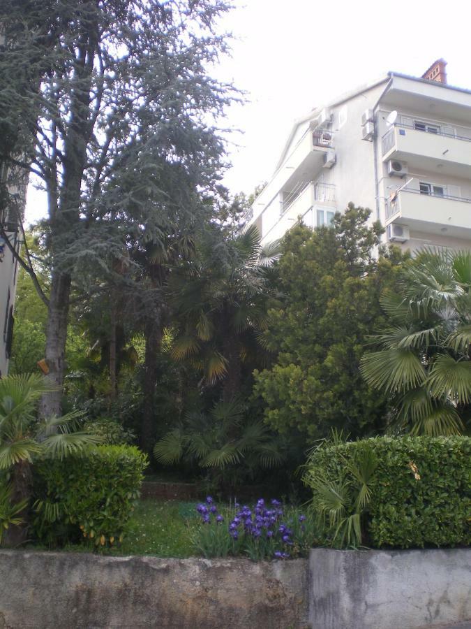 Apartment Nadia Ловран Екстериор снимка