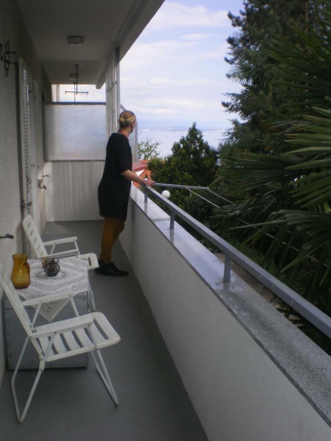 Apartment Nadia Ловран Екстериор снимка